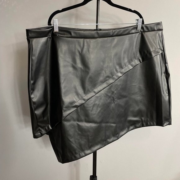 4X Ruched Wrap Asymmetrical Hem PU Leather Skirt NWT - Picture 3 of 7